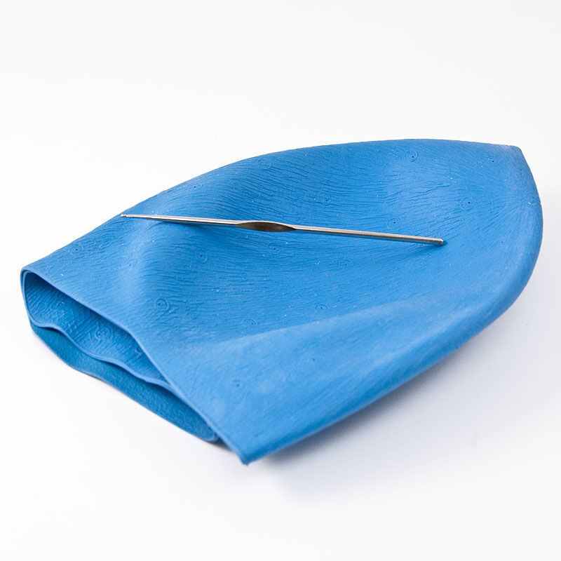 Bonnet à mèches bleu avec crochet