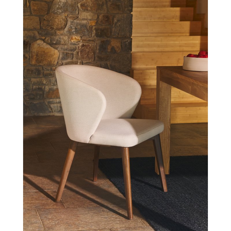 Chaise Darice en tissu chenille beige et bois de hêtre, finition naturelle