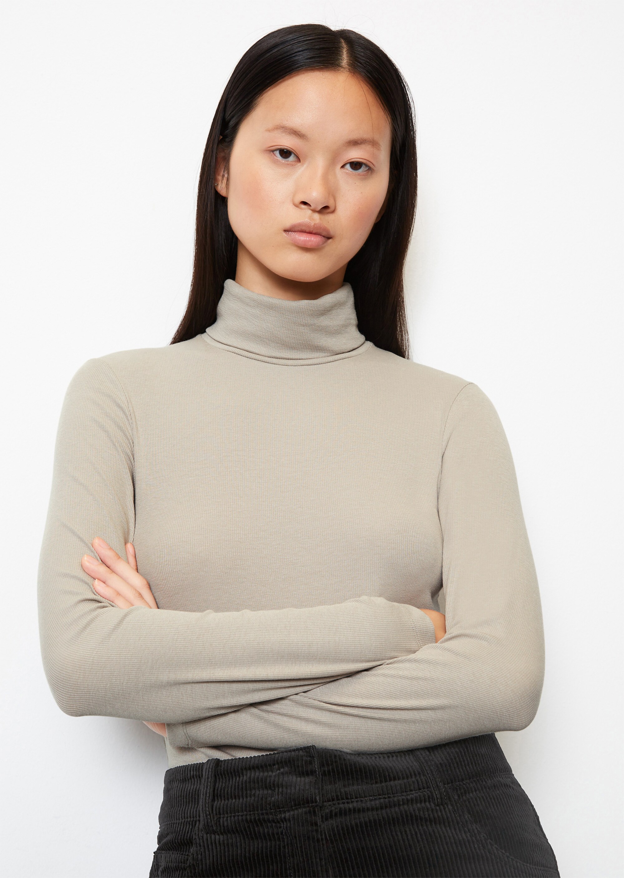 Rollkragen-Longsleeve aus soft geripptem Jersey