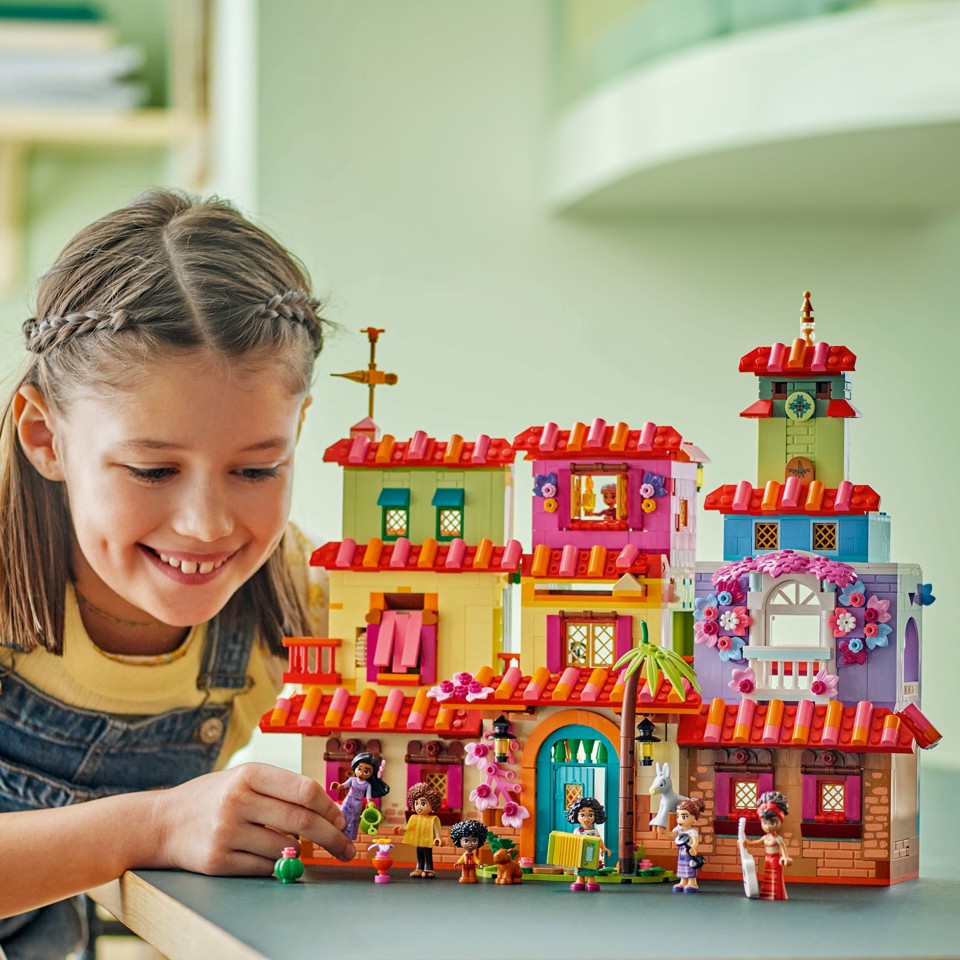 LEGO Disney - Det magiske Madrigal-hus (43245)