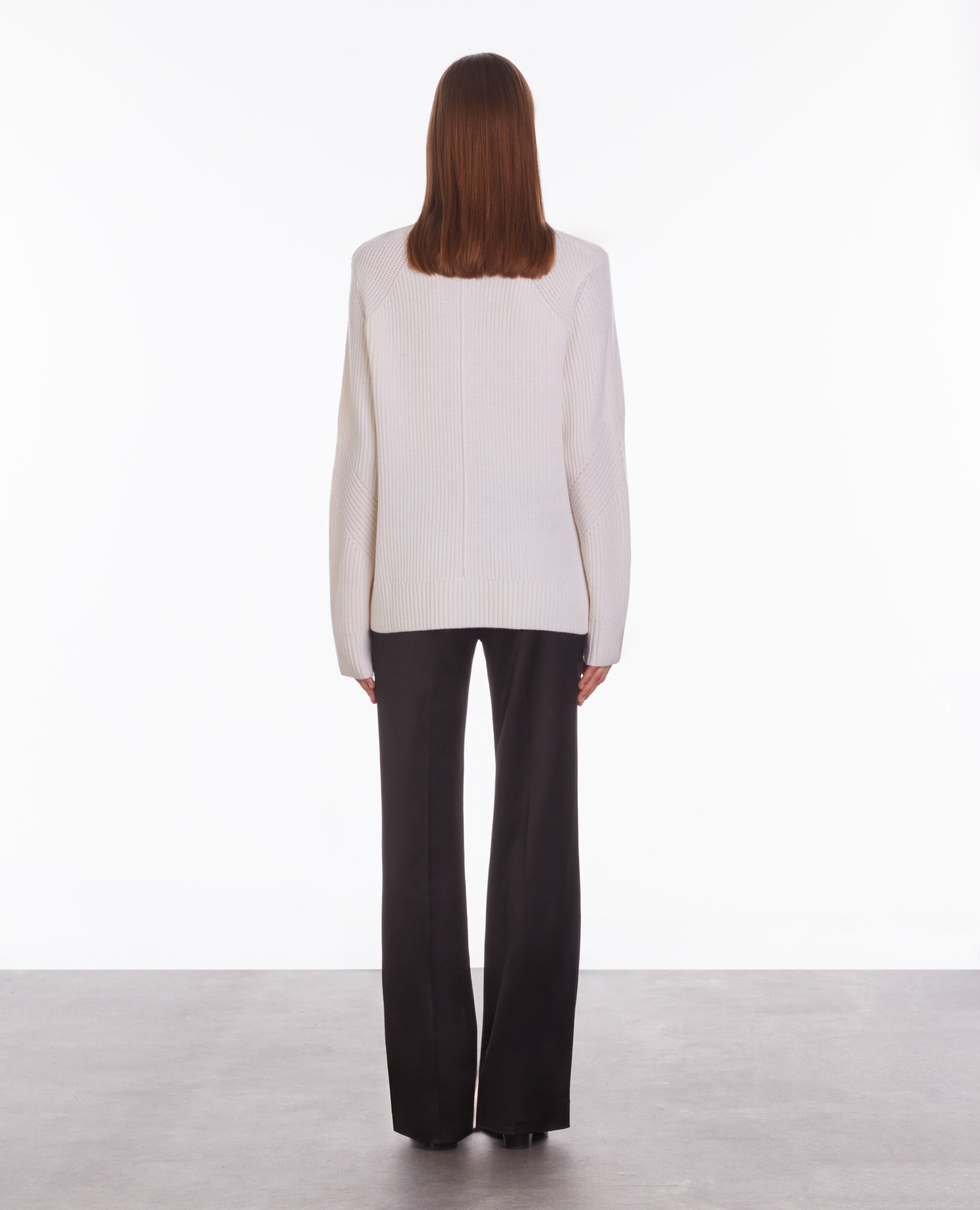 Pull écru en laine avec boutons bijoux