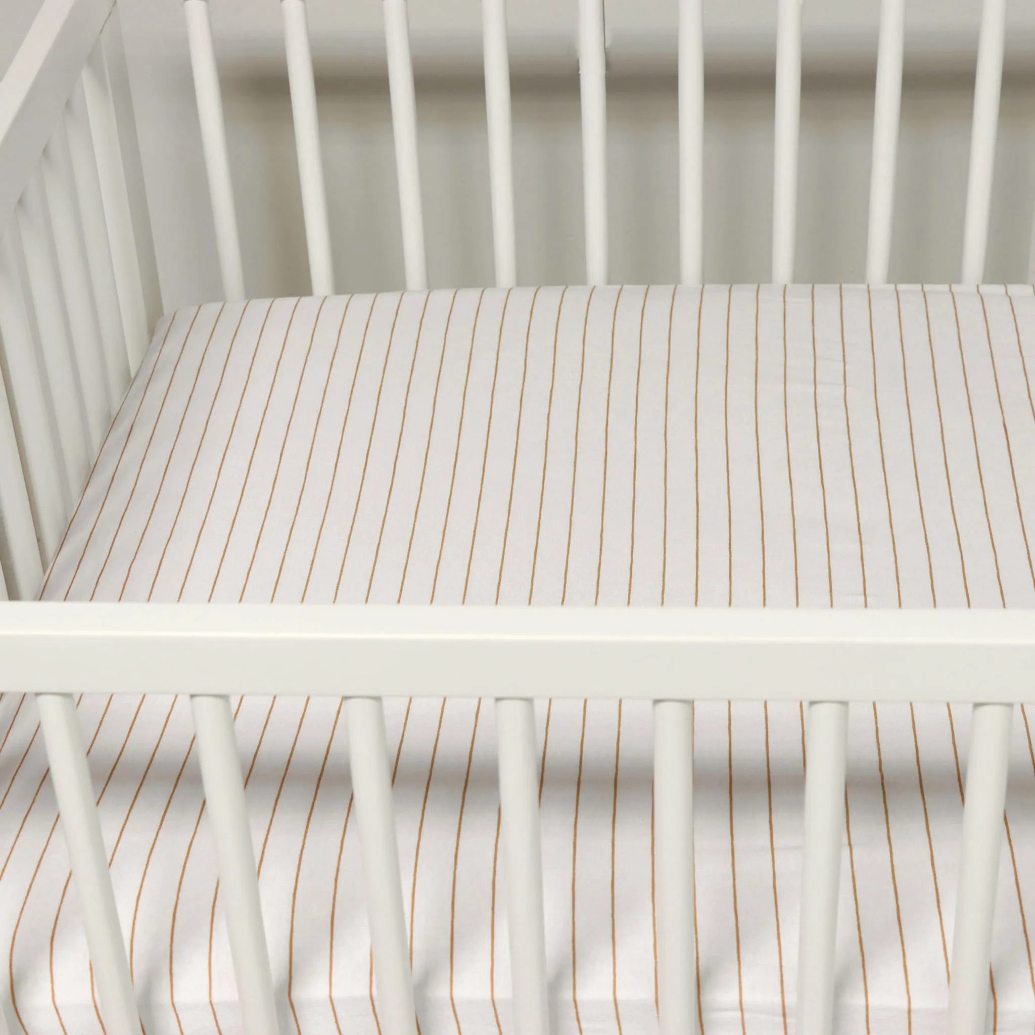 Origami Maison Drap Contour pour Lit de Bébé - Rayures Brunes