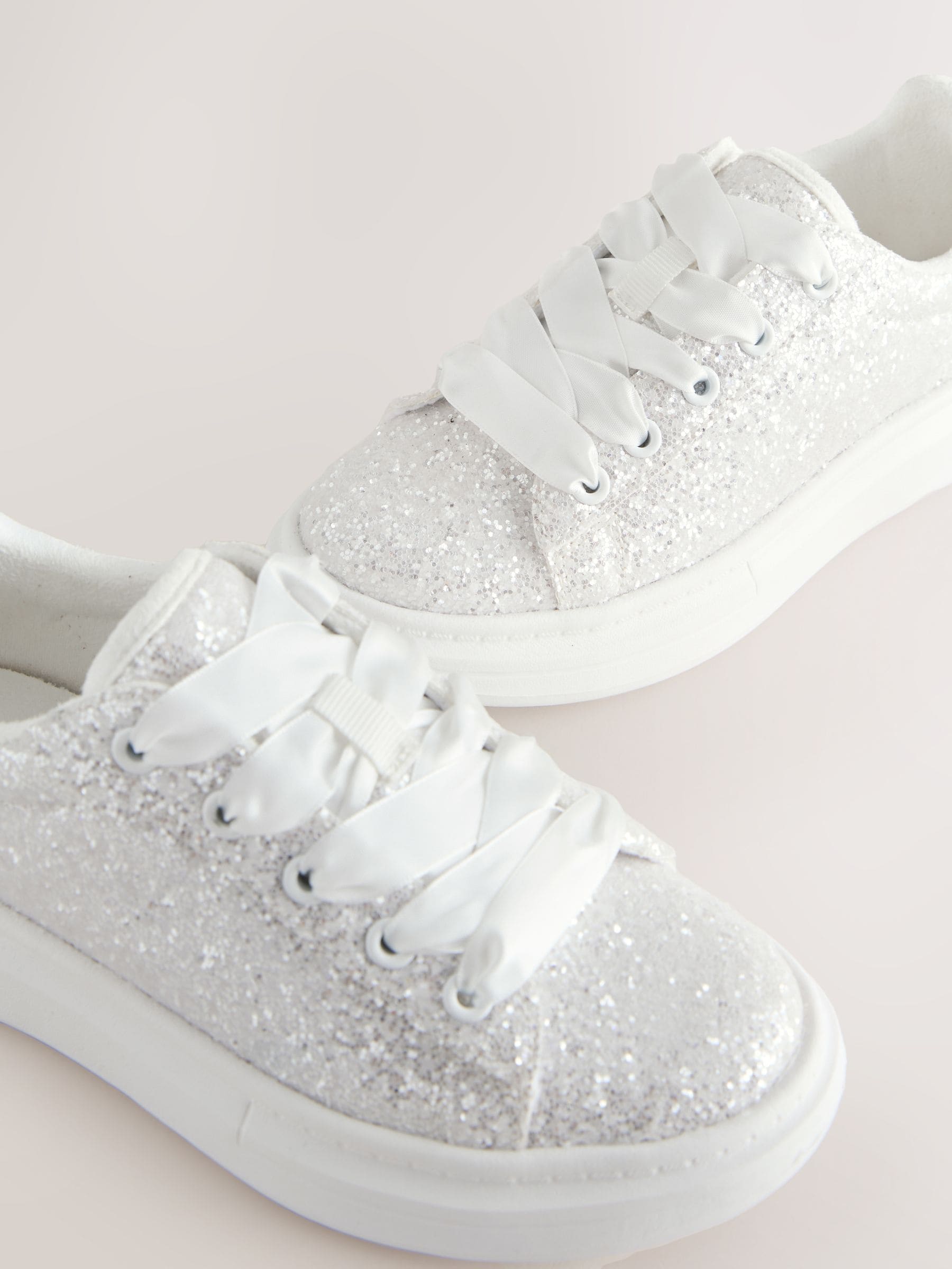 Wit en glinsterend - Sneakers met veters