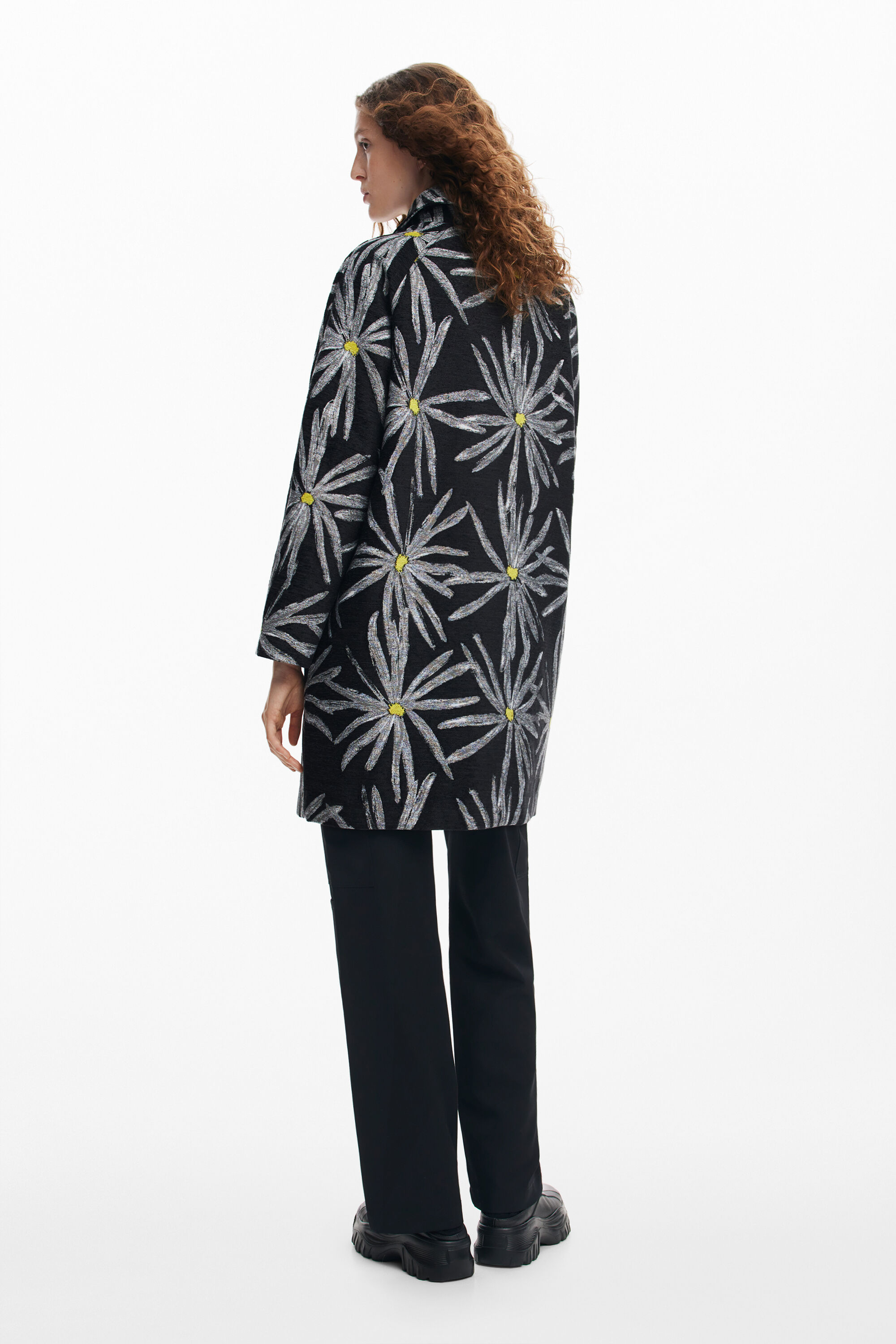 Abrigo estampado margaritas