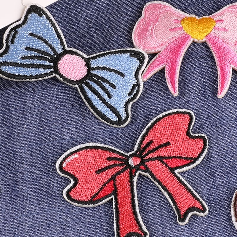 Embroidery Kingdom - Geborduurde applicatiepatch met strik (verschillende ontwerpen)