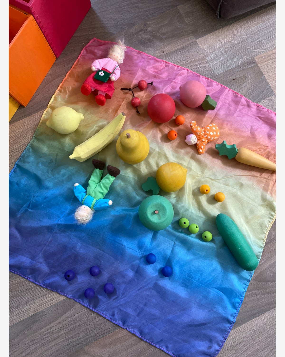 Lekesilke – 86×86 cm – 100% Silke | Playsilk Rainbow