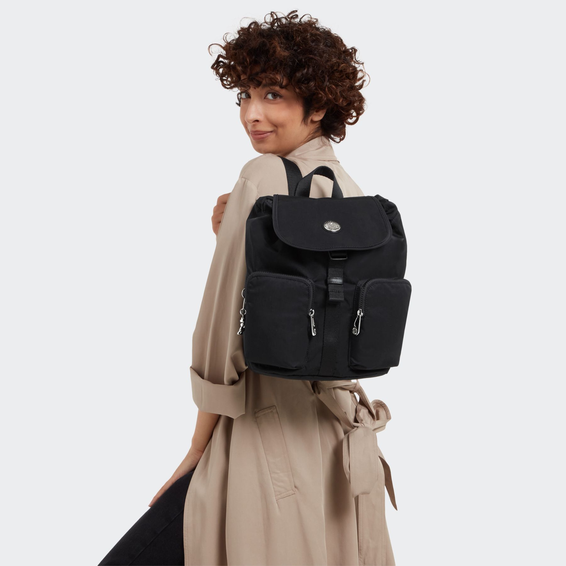 ANTO S Petit sac à dos avec cordon de serrage et poches avant - Endless Black