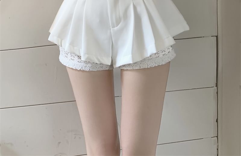 Metonymph - Hoge taille, effen geplooide kanten shorts