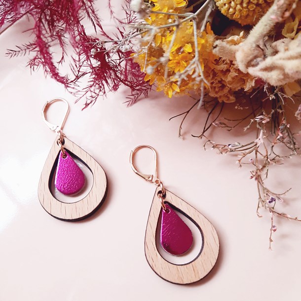 Boucles d'oreilles bois amande fuchsia