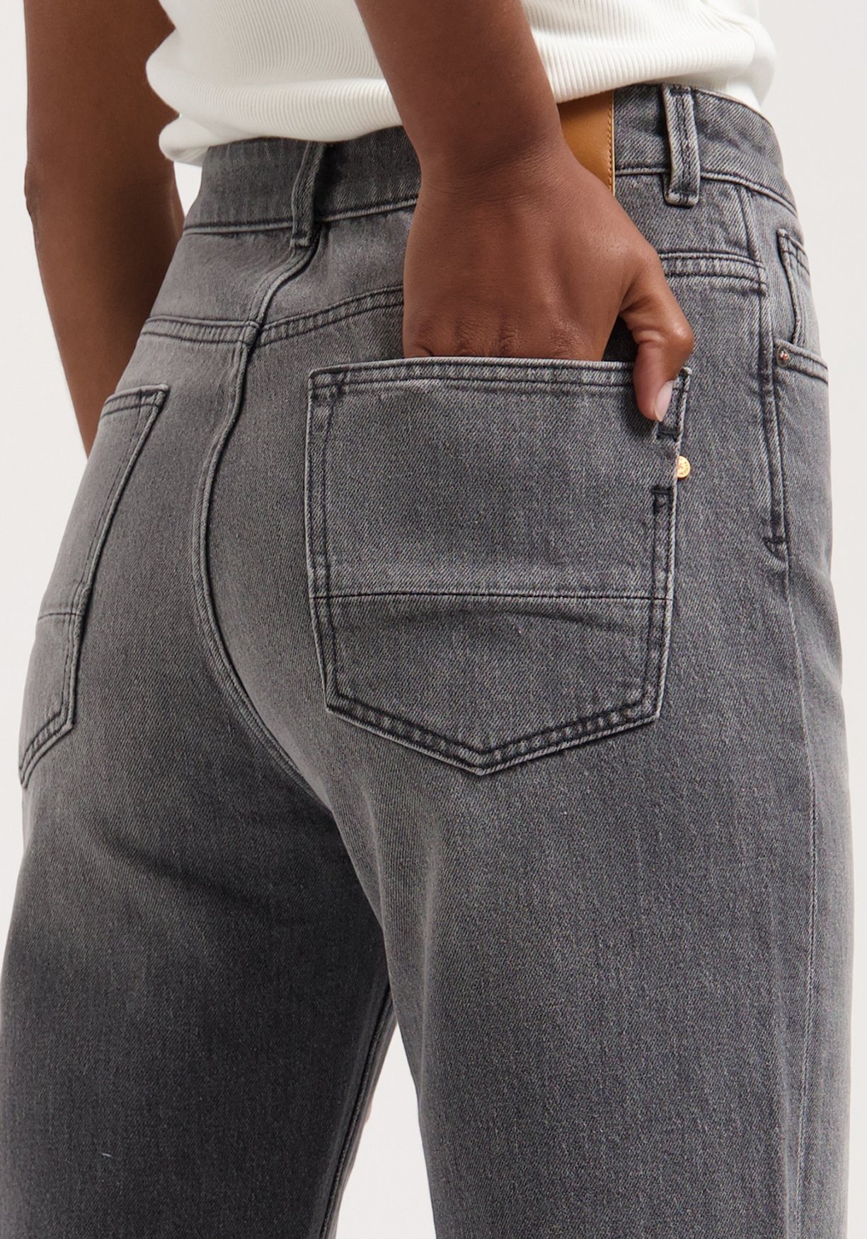 Kuyichi Damen-Jeans Izabella Straight Faded Grey