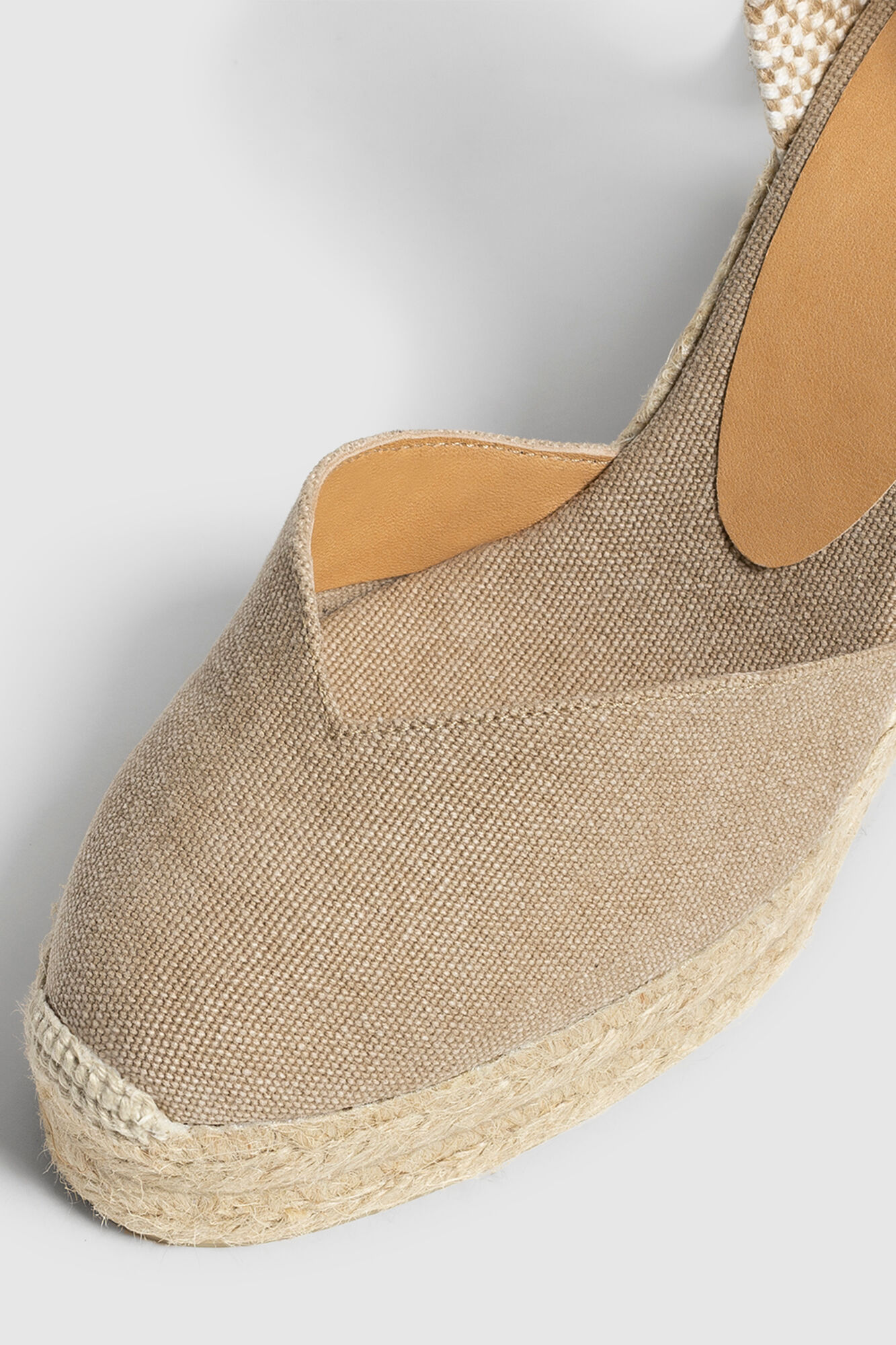 Sapatos de salto plataforma em lona transparente - Cor areia