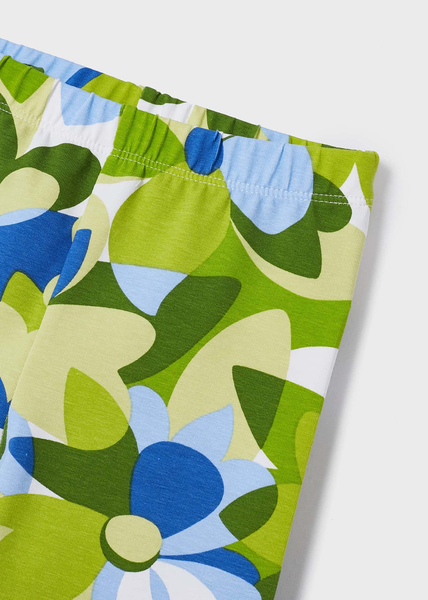 Leggings infantis estampadas com piratas em algodão sustentável.