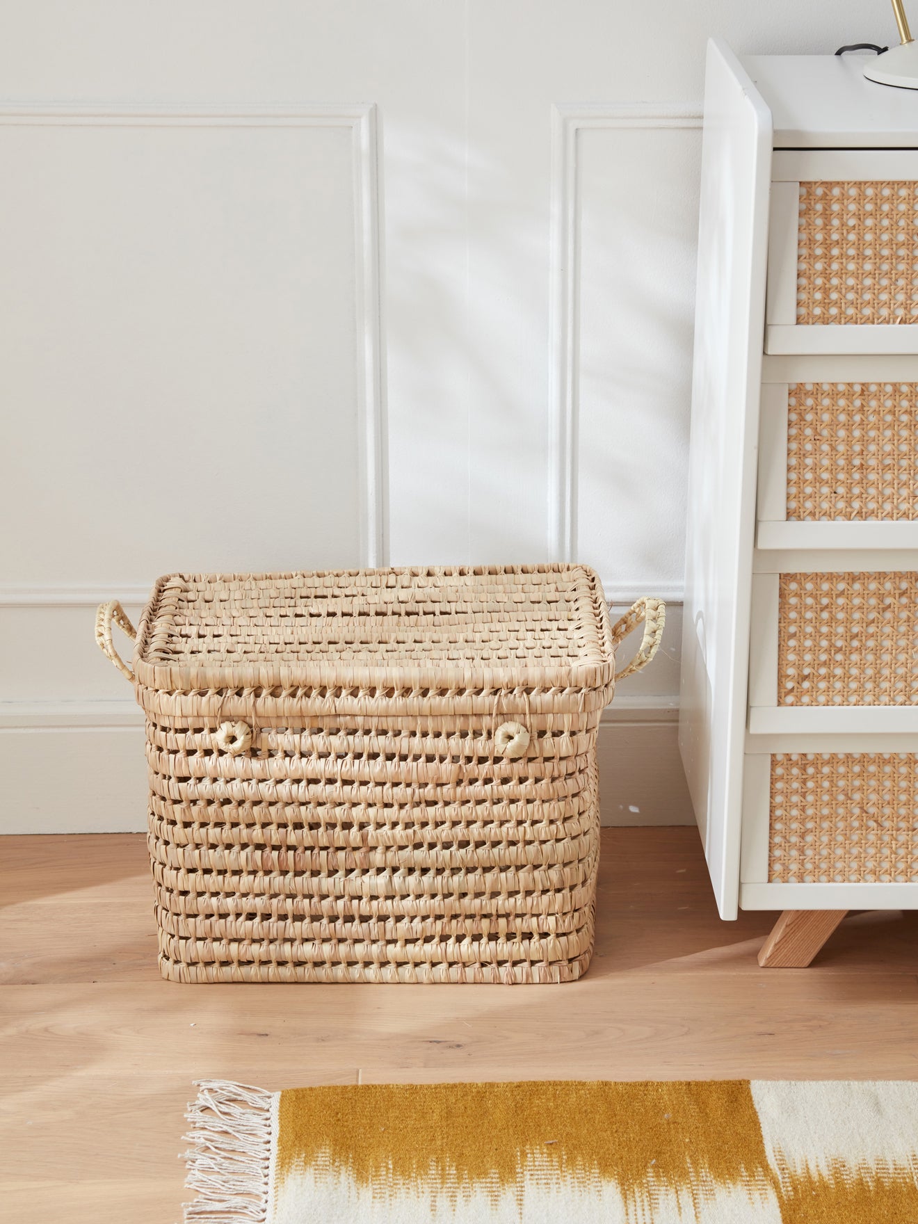 Petite malle en feuille de palmier