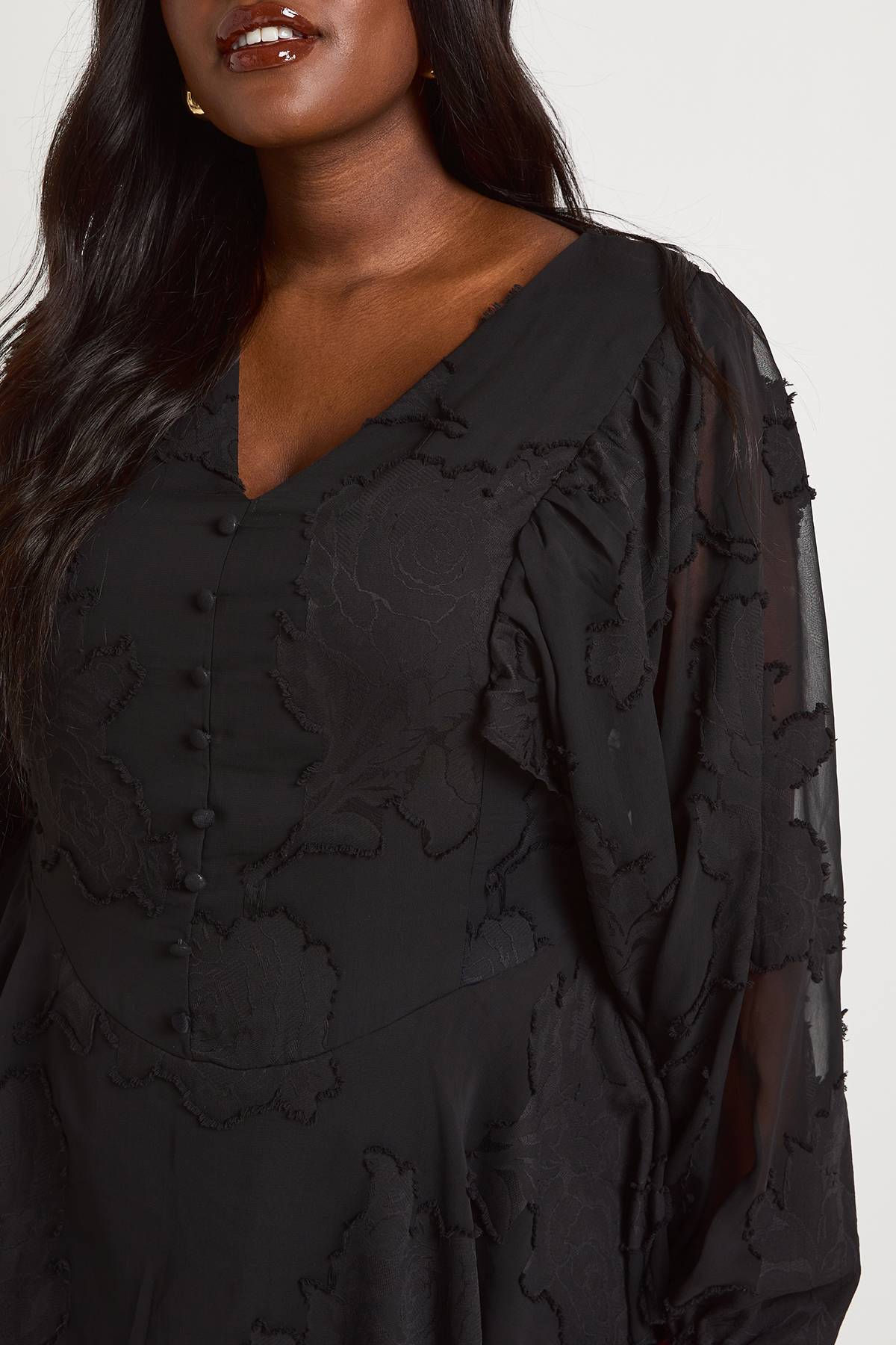 boohoo Robe Patineuse Grande Taille À Motif Floral Dévoré Avec Manches Bouffantes Et Ourlet À Volants
