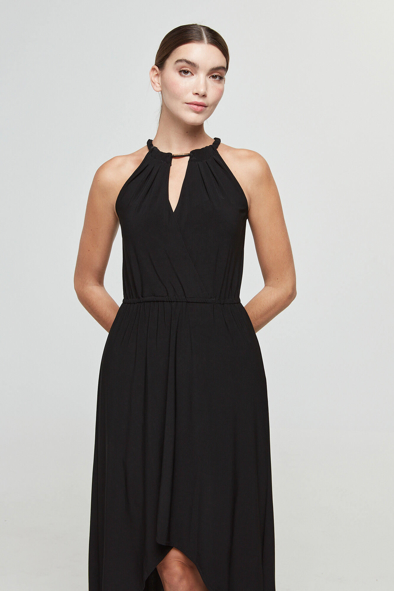 Vestido com Cauda Assimétrica - Preto
