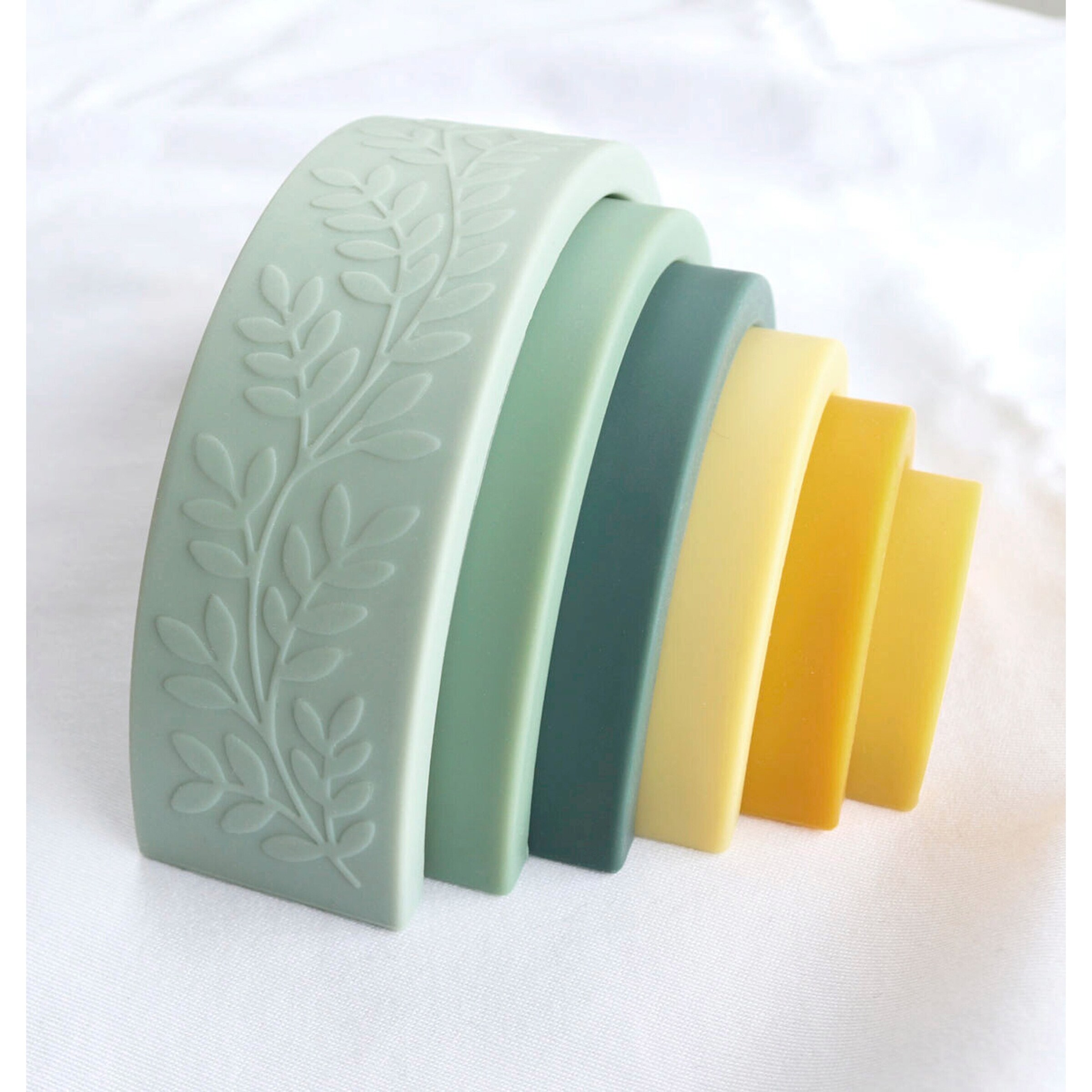 A Little Lovely Company Stapelspielzeug Regenbogen sage