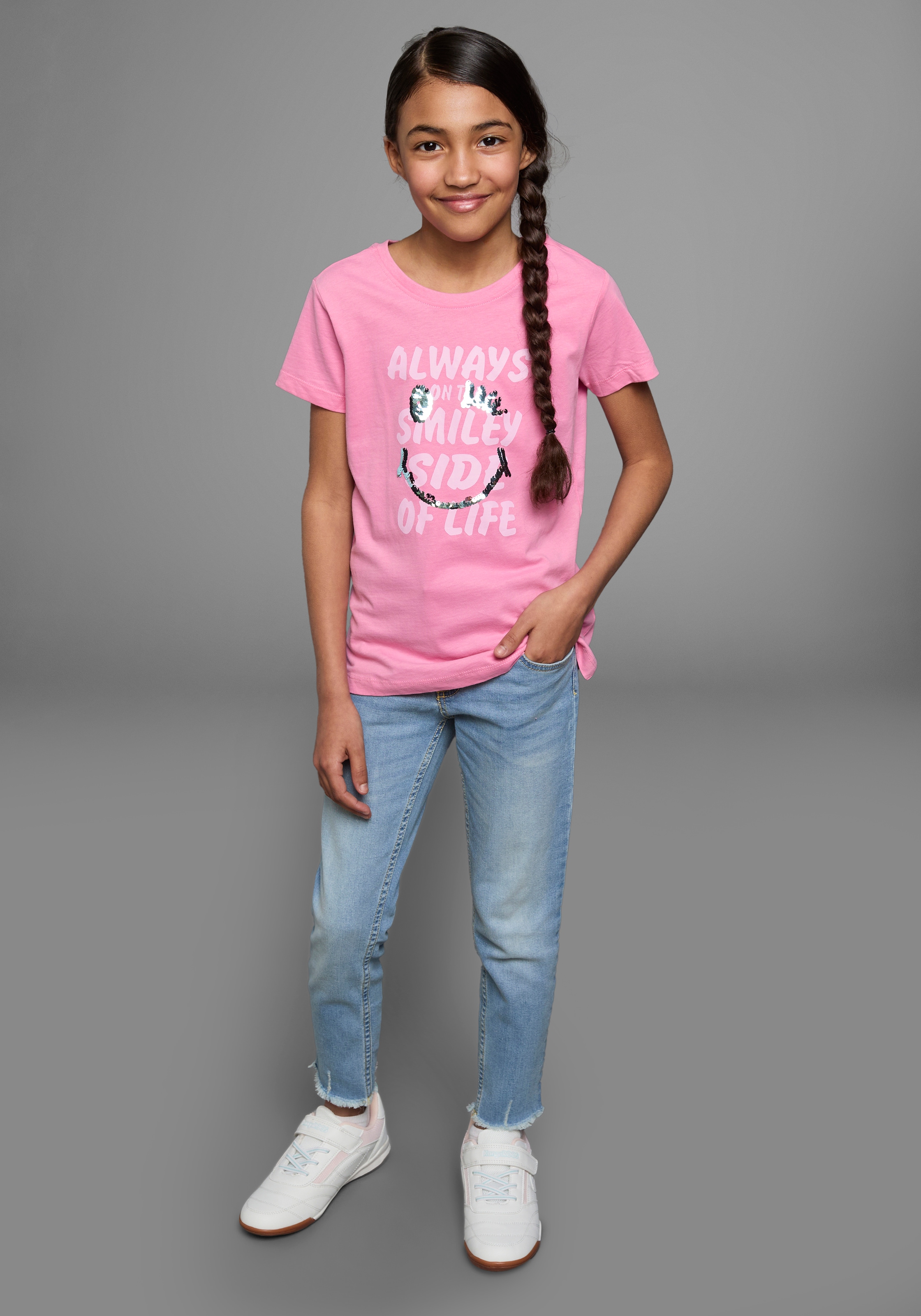 KIDSWORLD T-Shirt »mit Wendepailletten«, Kurzarm,  Basic-Passform,  mit Pailletten,  bedruckt