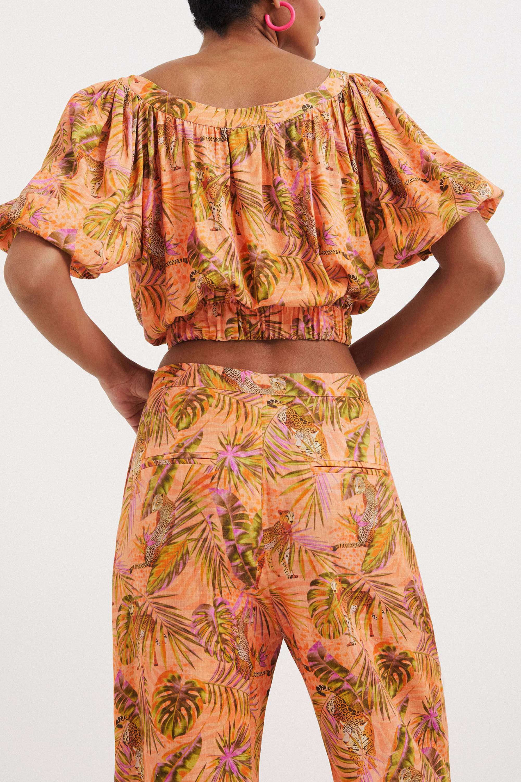 Blouse courte tropicale