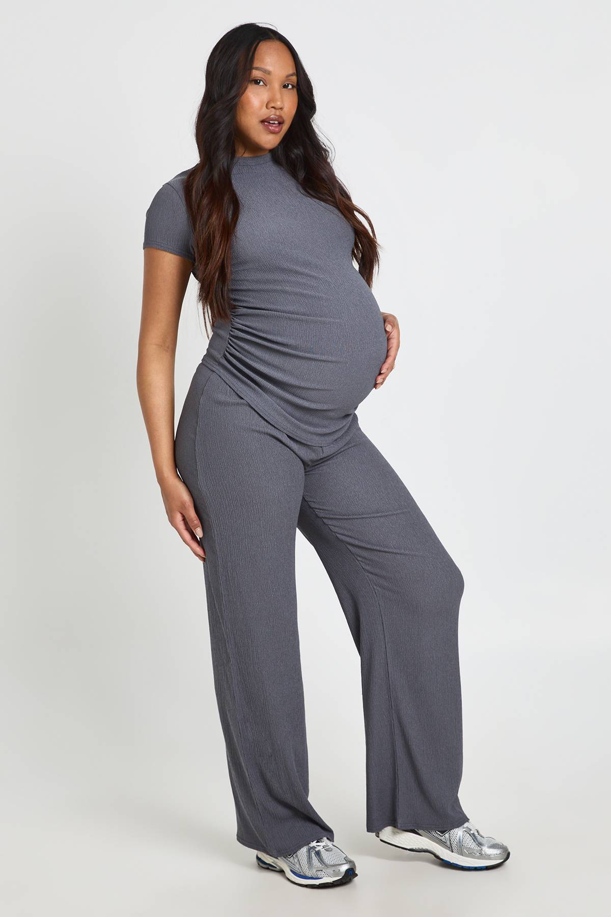 boohoo Ensemble Coordonné De Maternité T-shirt Côtés Froncés Et Pantalon Large