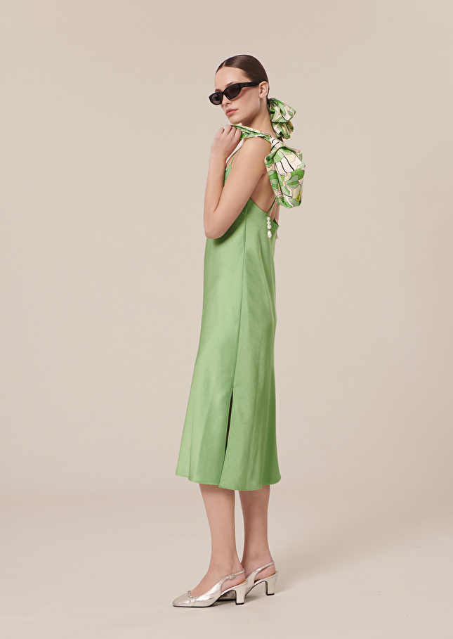 Robe Reaneverte en satin fluide