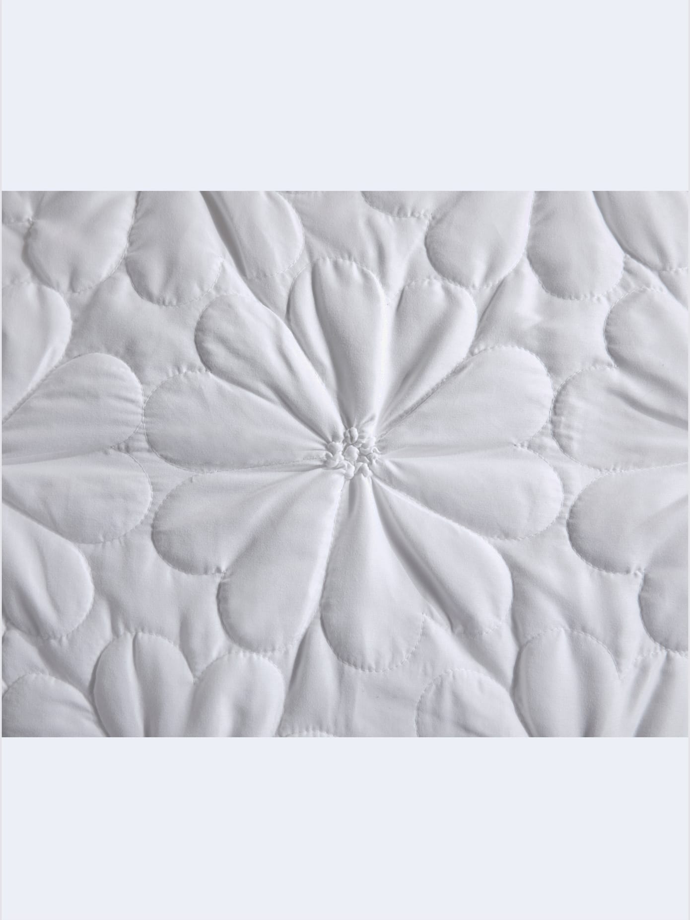 Couvre-lit aspect soyeux 100% polyester