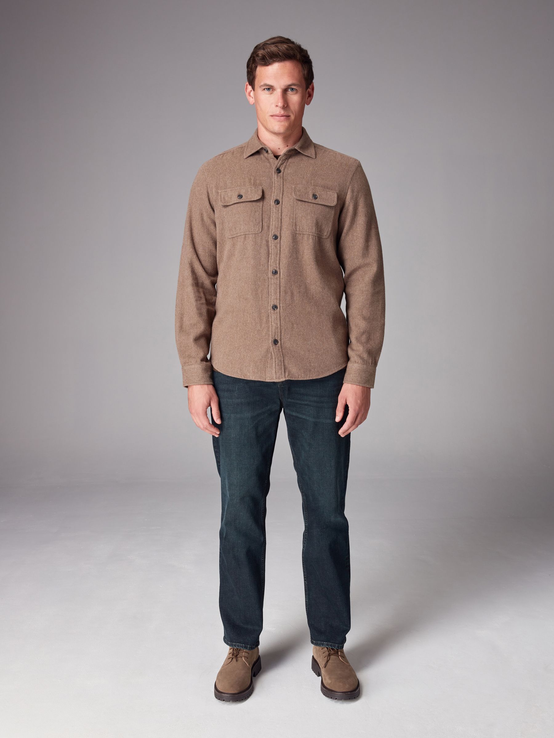 Donkerblauwe wassing - Rechte, klassieke jeans met stretch