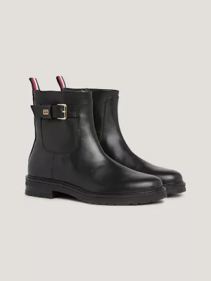 Botas de tornozelo de couro com detalhe de cinto essencial