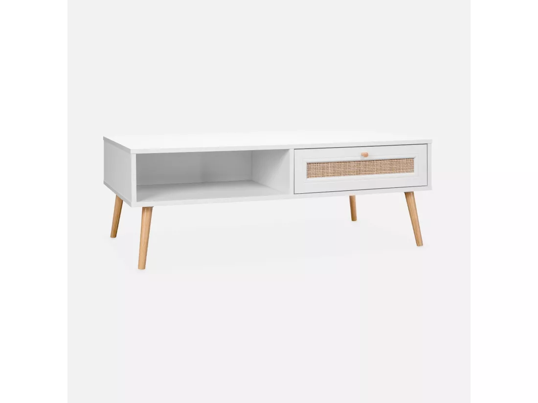 Table basse en cannage 110x59x39cm - Bohème - Blanc. 1 tiroir. 1 espace de rangement. pieds scandinaves