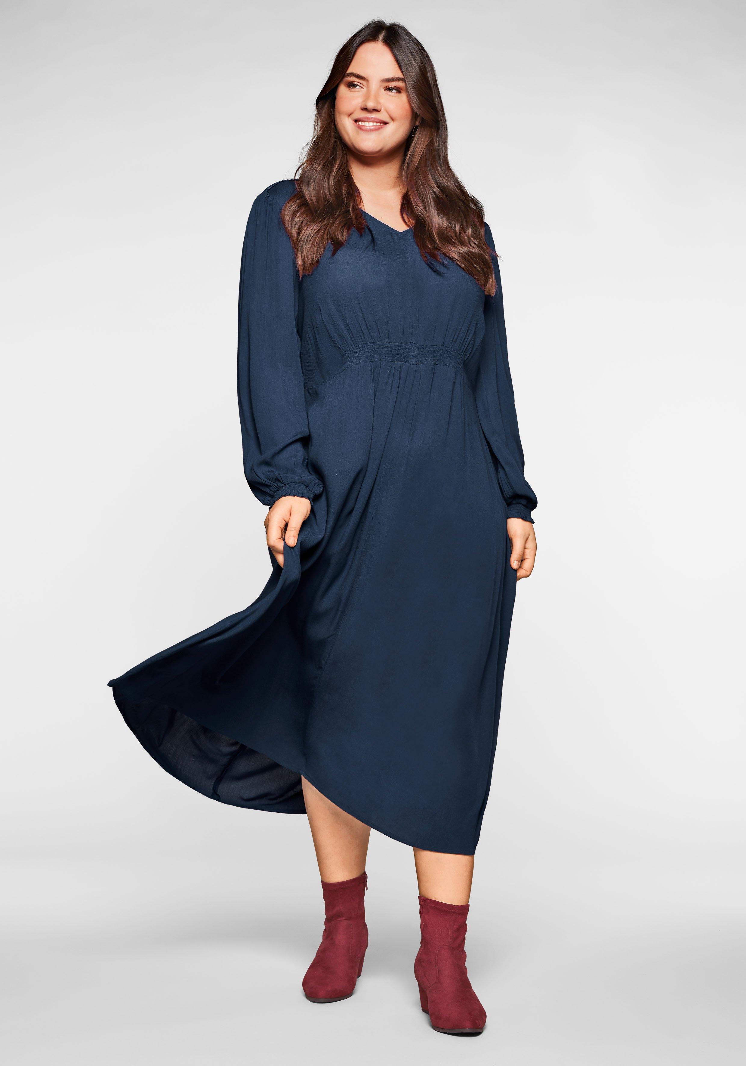 Kleid in Crêpe-Qualität, mit Smok-Einsätzen