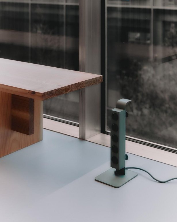 Pedestal Power Tower stroom-organizer Mossy Green