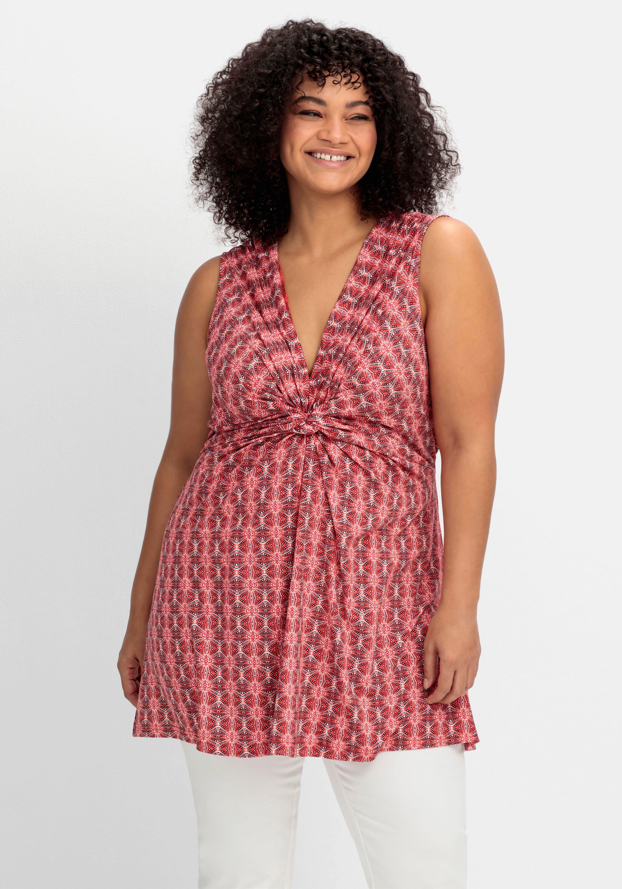 Longtop mit Ornamentmuster und Knotendetail