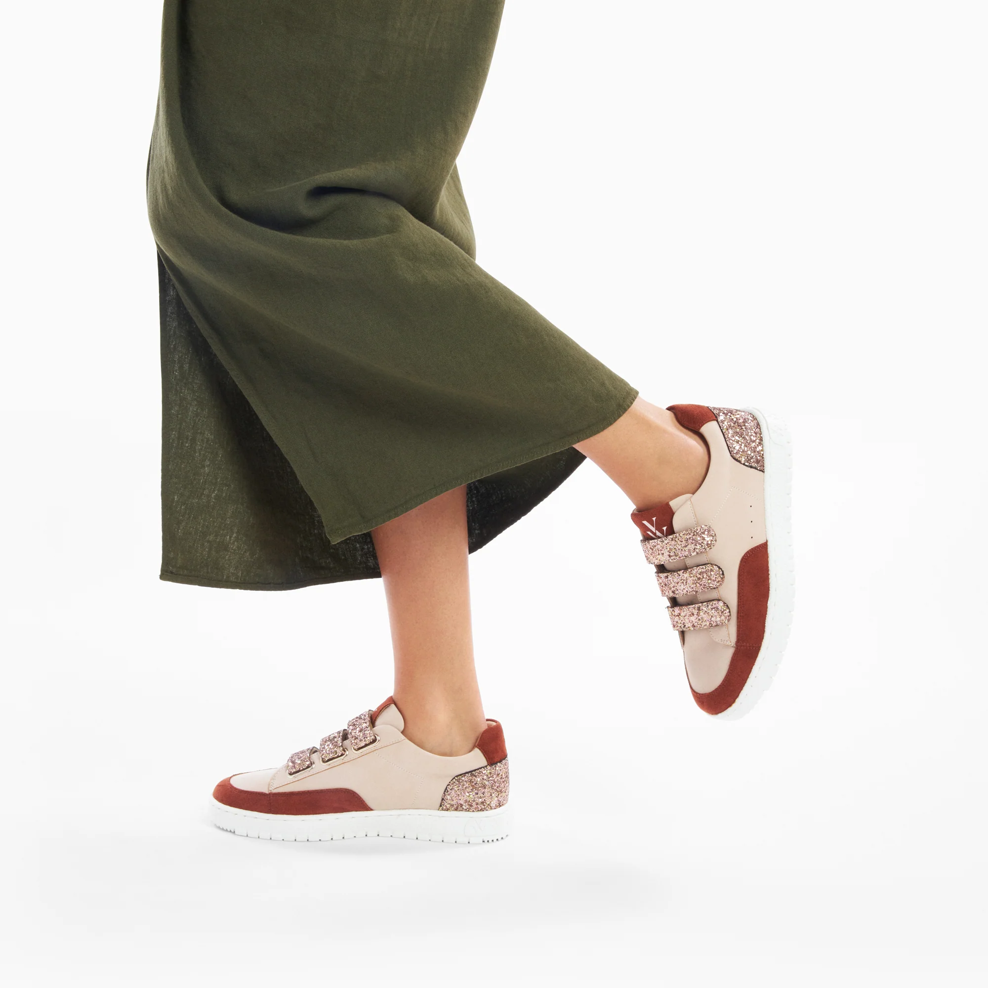 Sneakers-Baskets Paloma nude et marron à scratchs glitter