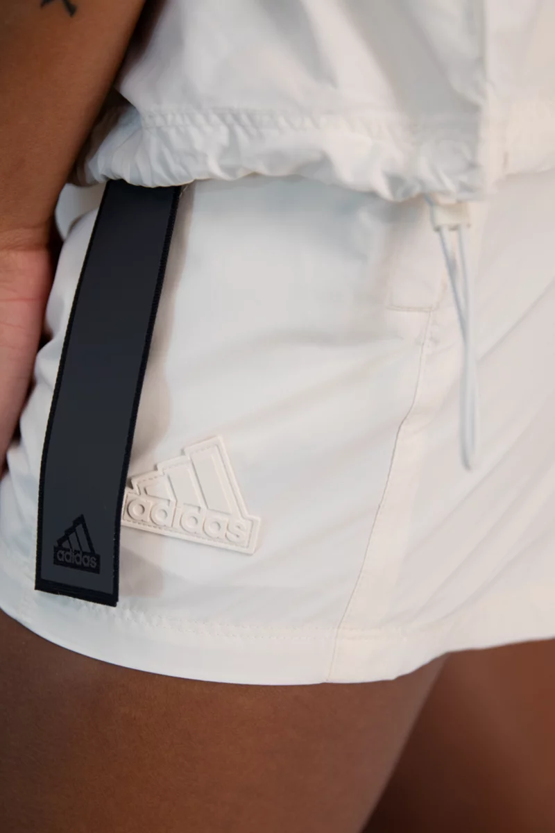 adidas Sportswear City Escape Damen Short