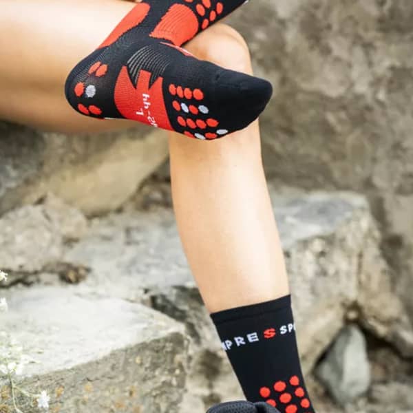 Chaussette randonnée COMPRESSPORT HIKING SOCKS BLACK/RED/WHITE