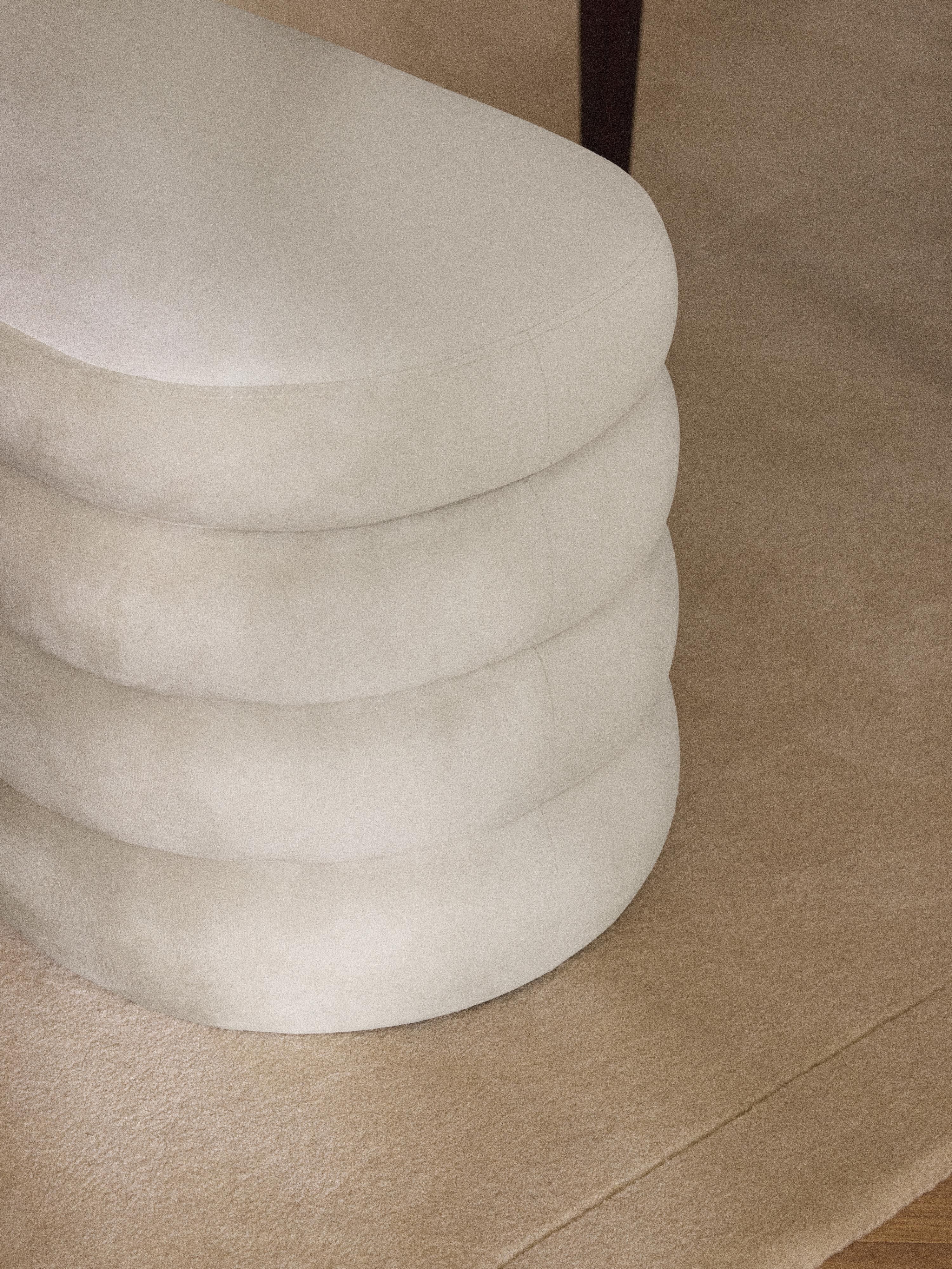 Kleine fluwelen bank Alto met opbergruimte