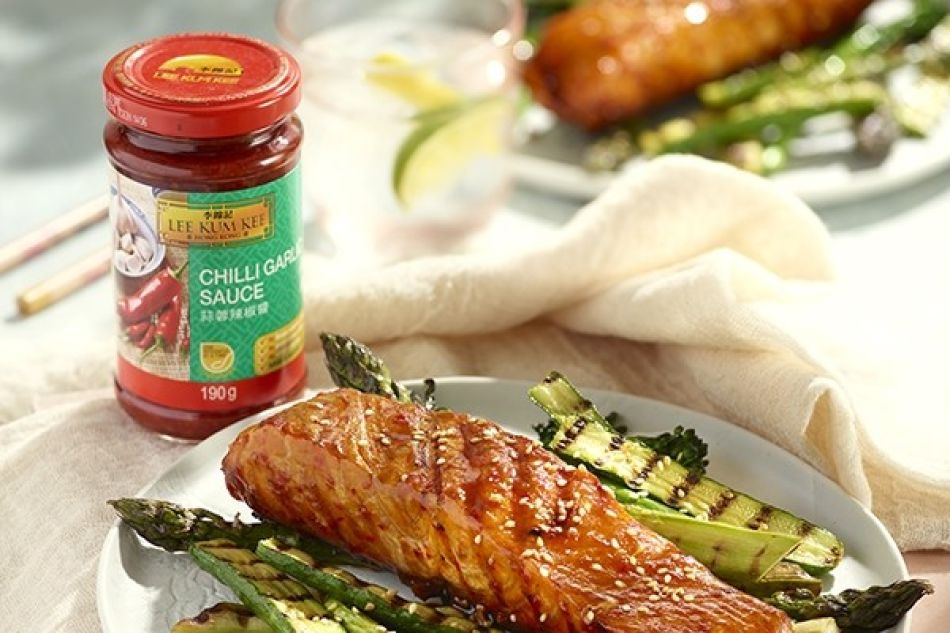 Zalm met chilipeper-knoflooksaus
