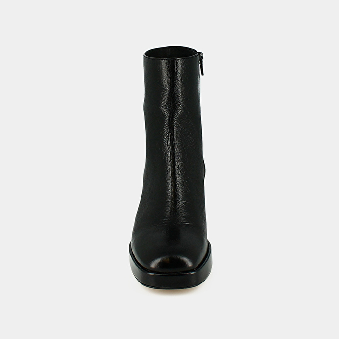 Bottines à bouts carrés  en cuir vieilli noir