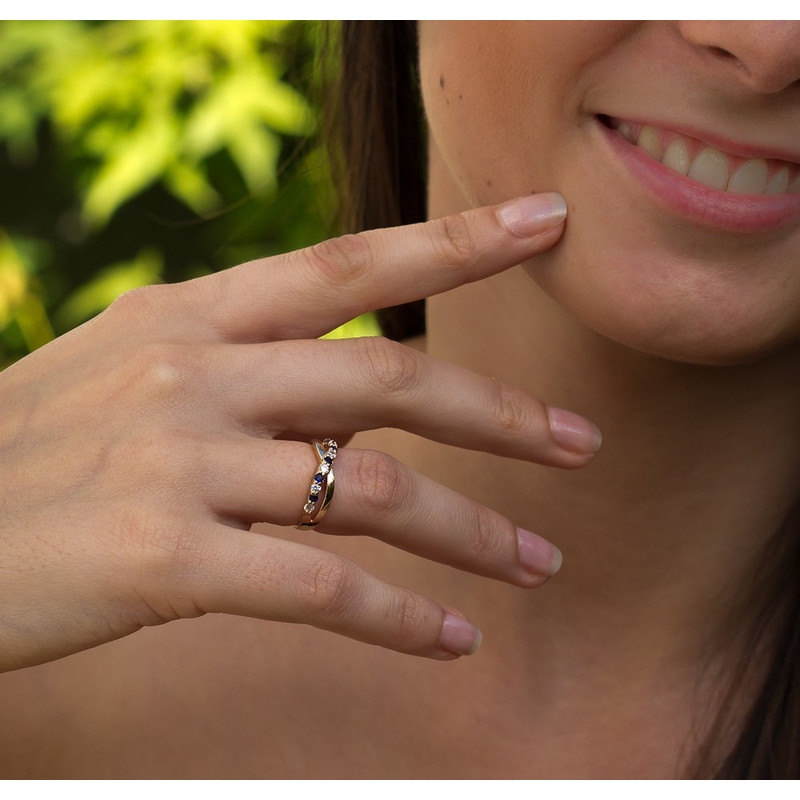 Bague plaqué or torsadée avec pierre oxyde noire et cubic zirconia