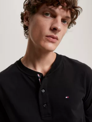 Camiseta Henley de manga comprida e corte justo