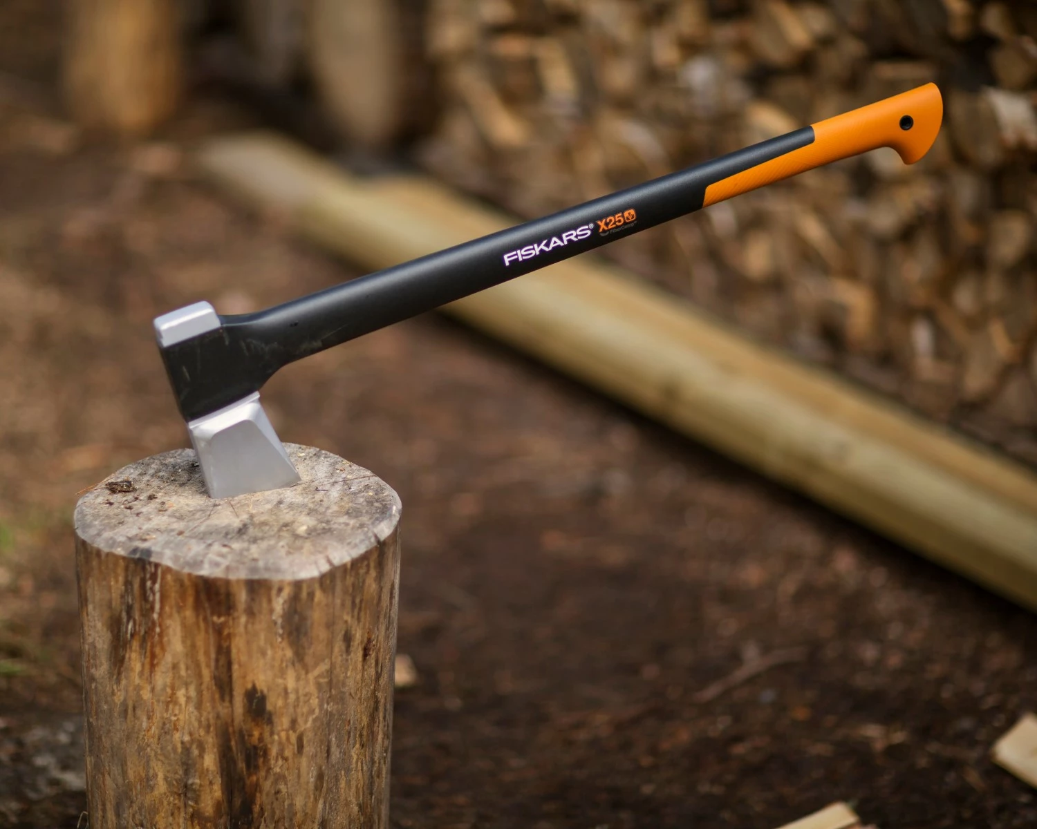 Fiskars 1025437 X25 Kloofbijl XL inclusief gratis SW73 Handzaag