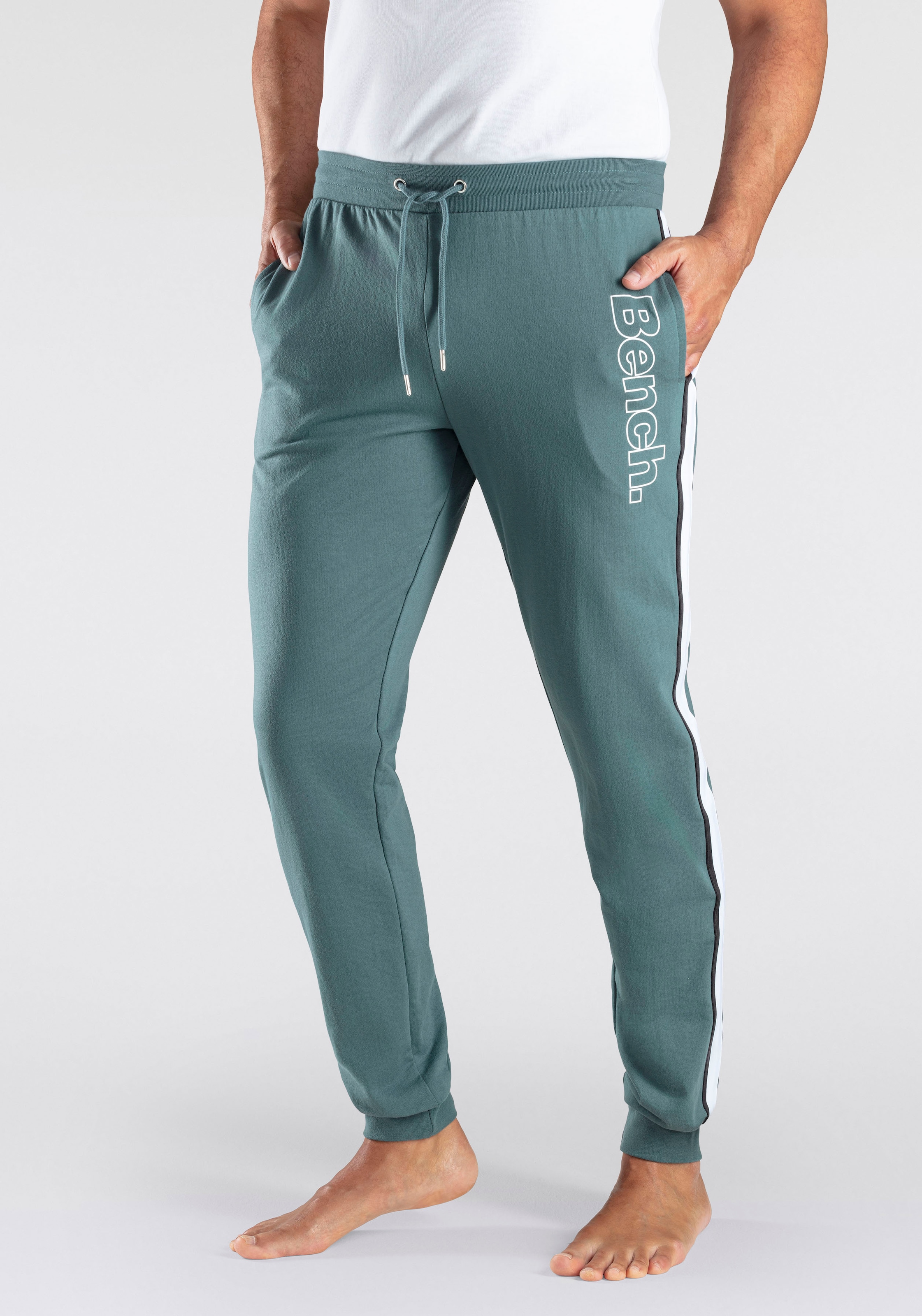 Bench. Loungewear Sweathose  mit aufgesetzten Streifen an der Seite und Logodruck