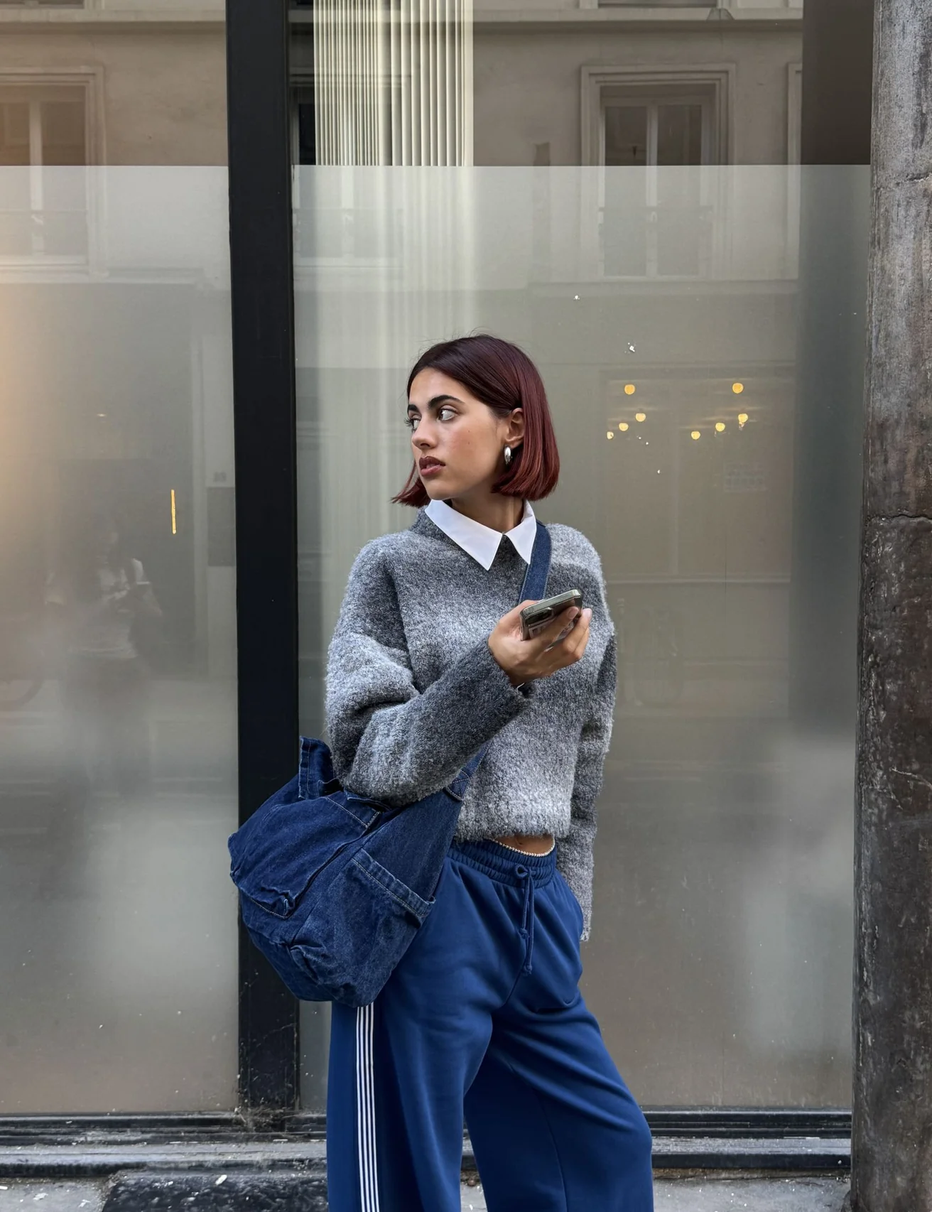 Pull court en maille bouclée bleu gris