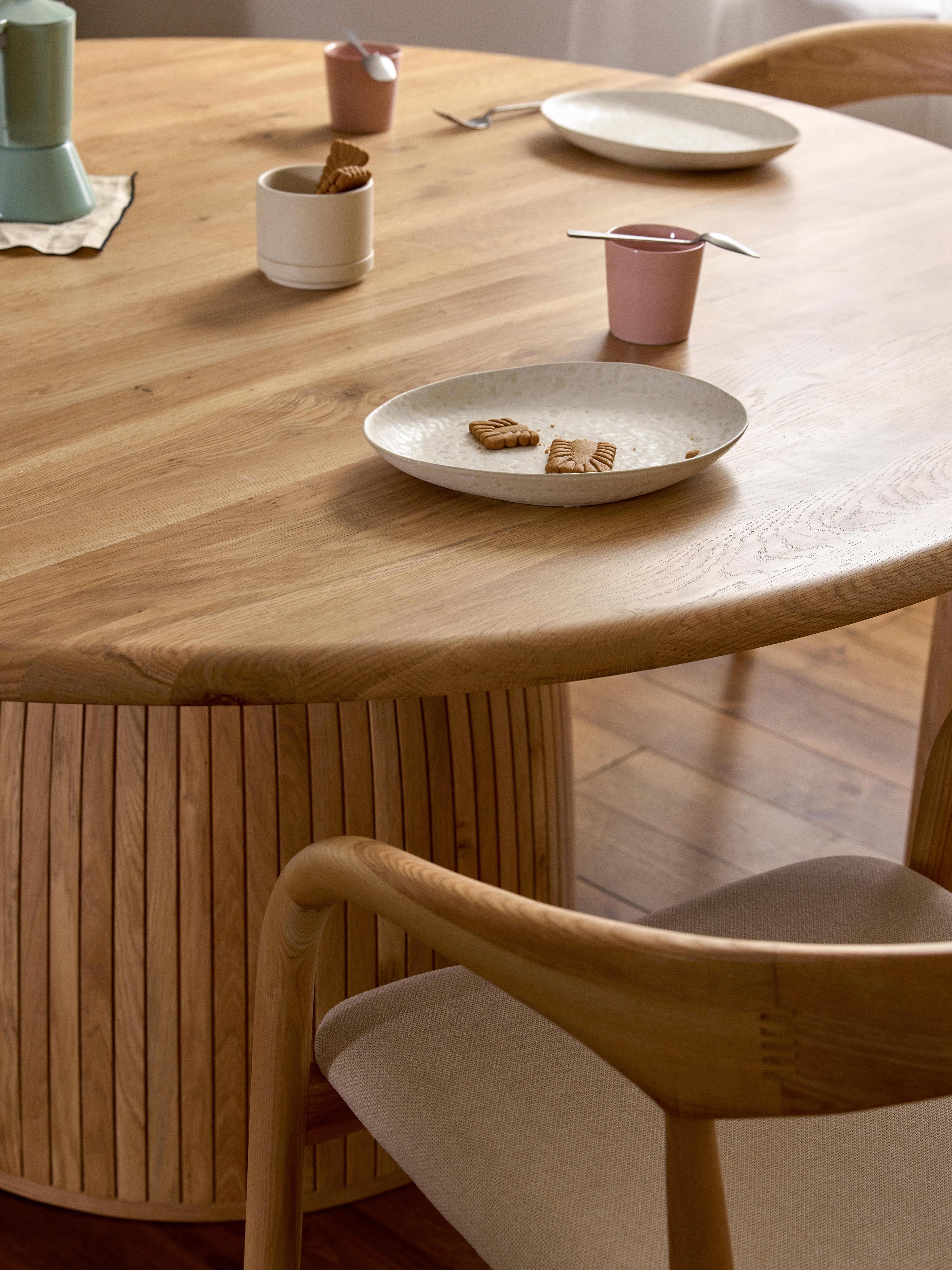 Ronde eettafel Nelly met groefstructuur, verschillende formaten