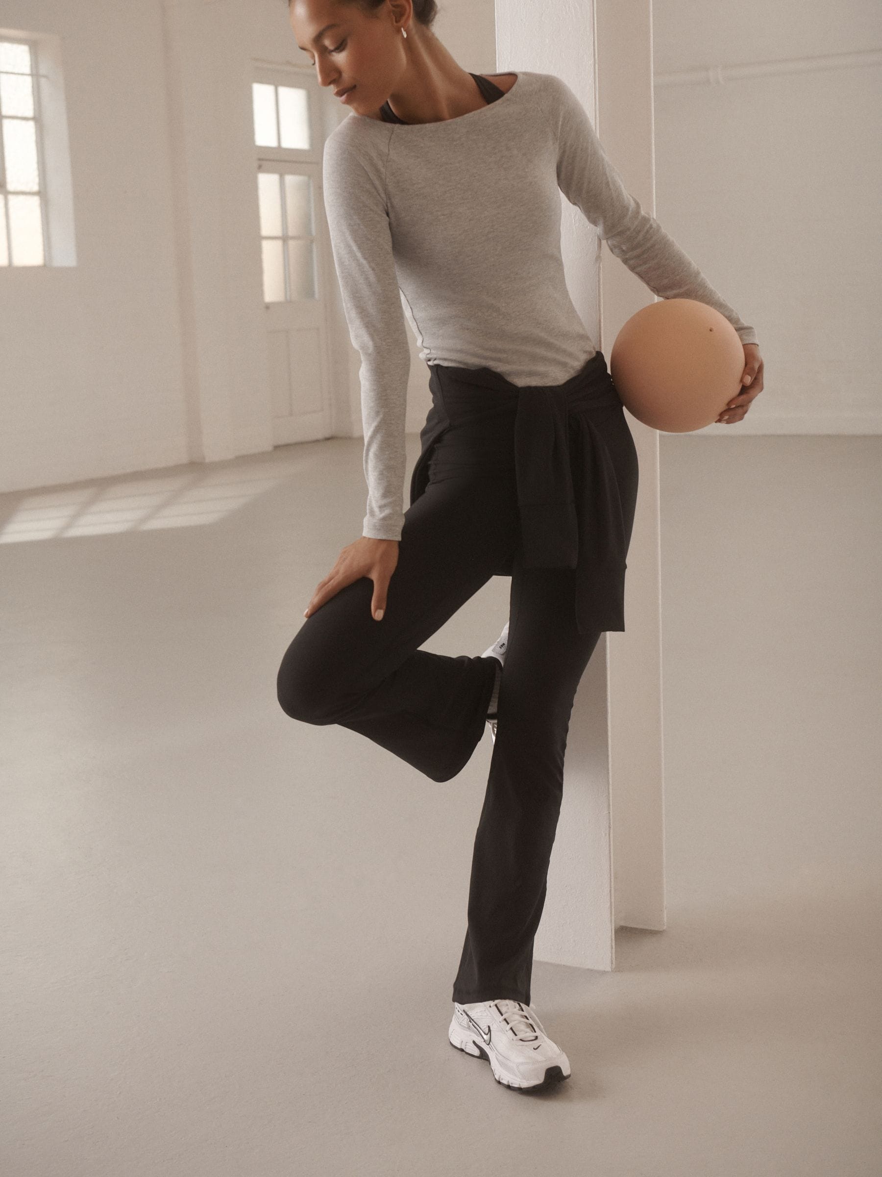 Zwart - Active Balance Wrap Front Flared Leggings