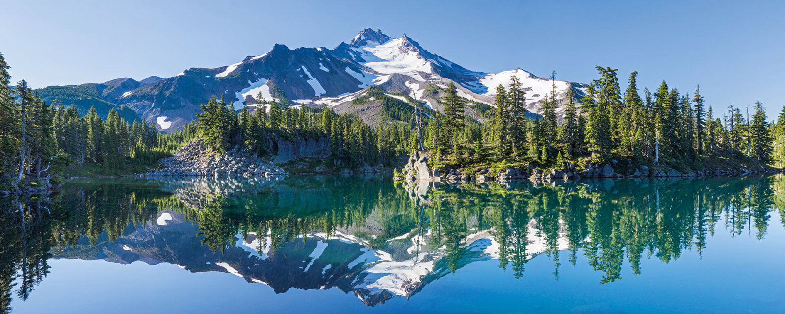 Leinwandbild BERGE - grün-blau - 100x40 cm