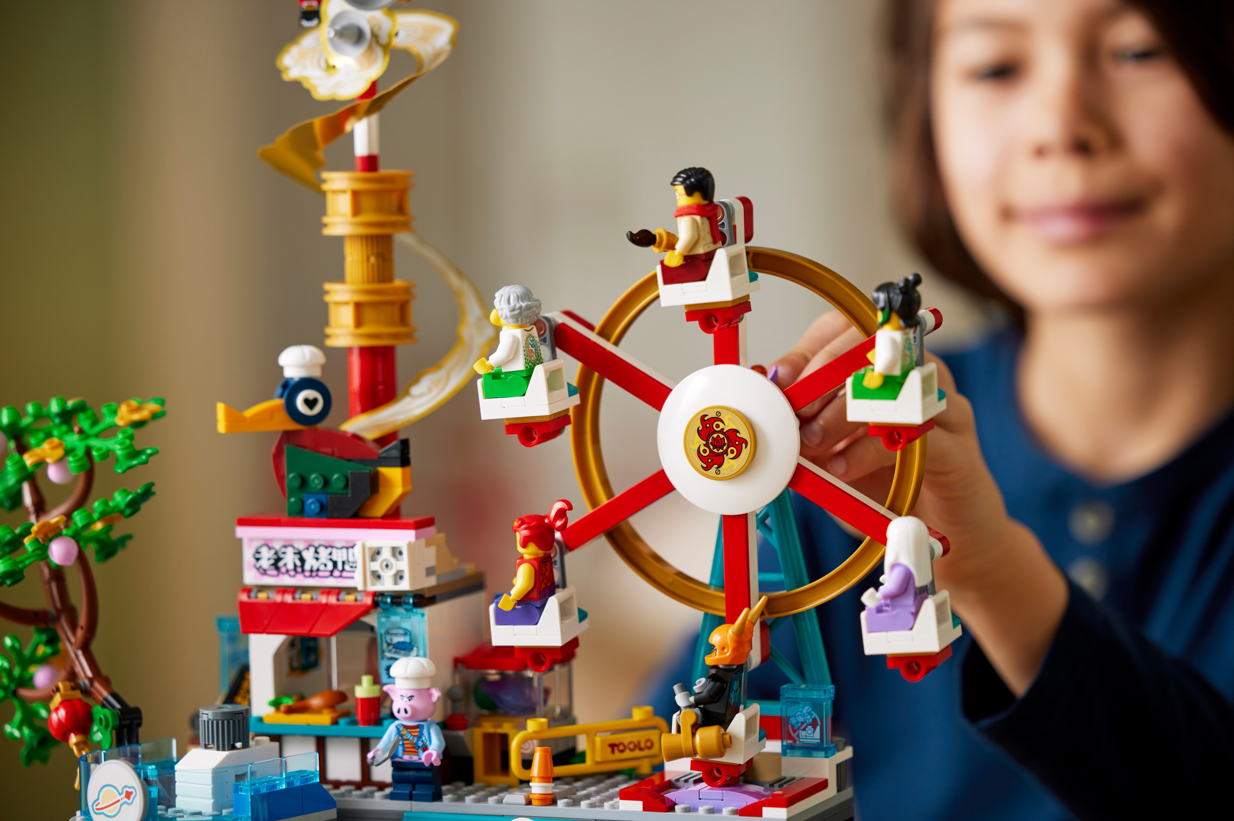 5º aniversário da cidade de Megapolis 80054