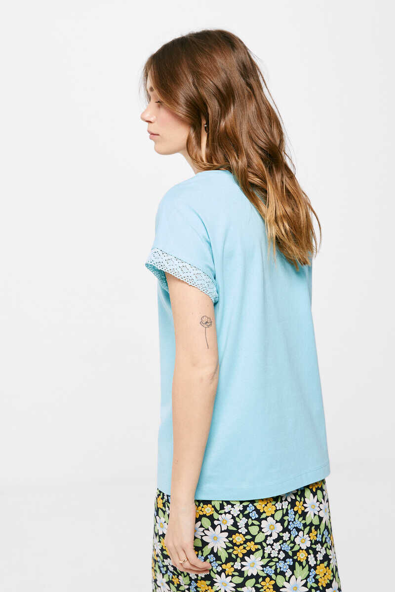 Camiseta lisa com mangas de crochê - Azul