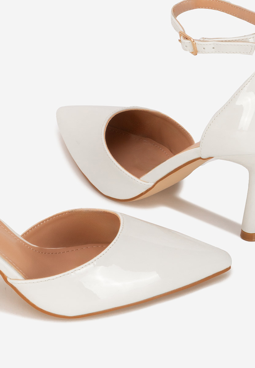 Chaussures vernies à talon blancs Carliena