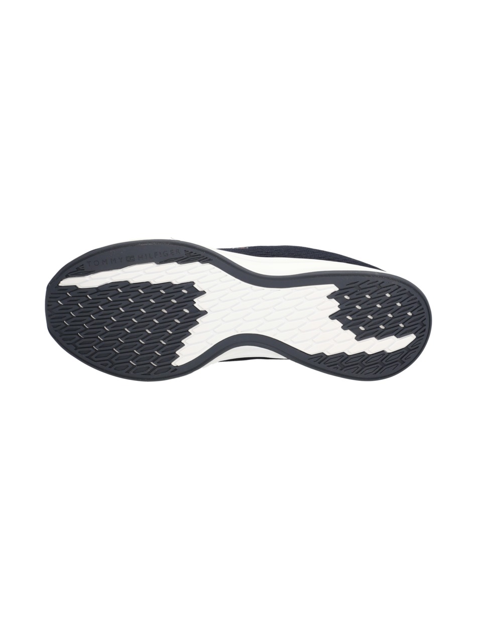 LIGHTWEIGHT RUNNER KNIT FLAG