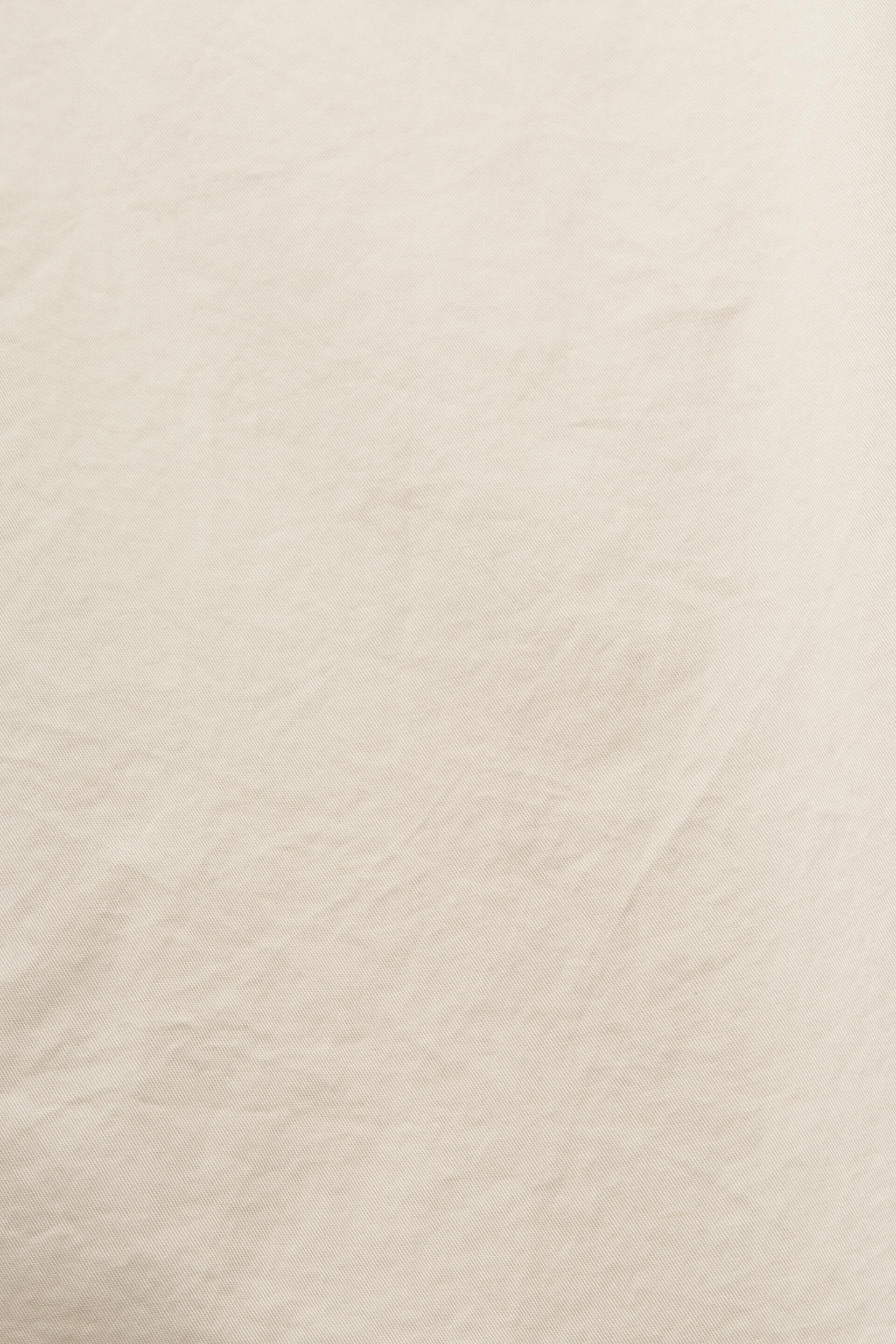 Chemise en coton munie de deux poches-poitrine